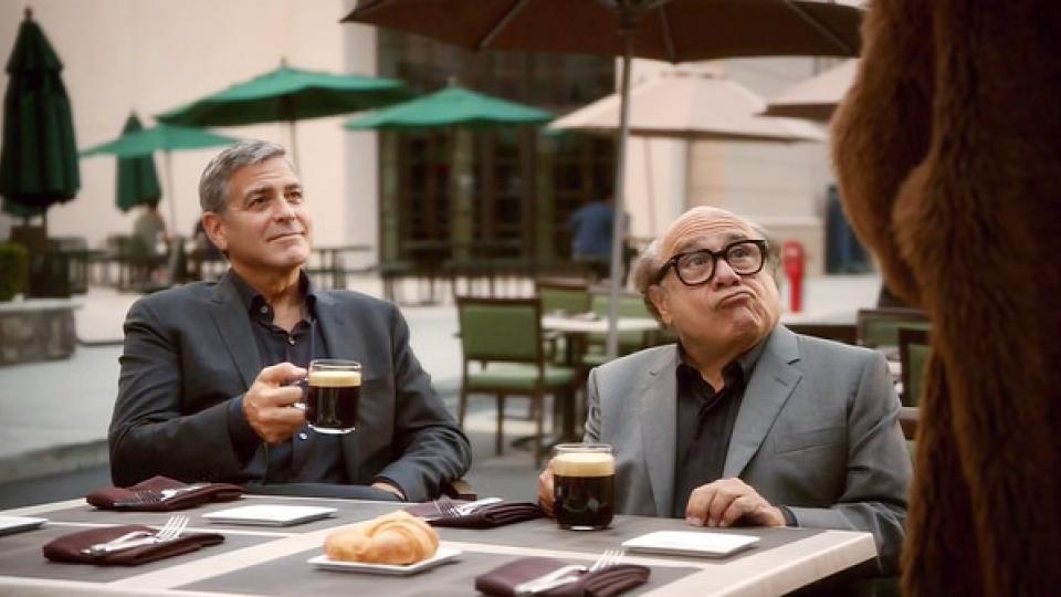 Clooney en DeVito promoten Nespresso