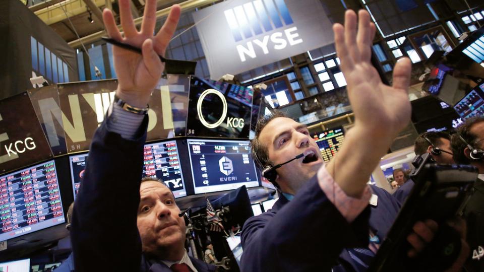 Handelaren op de NYSE op 24 augustus 2015